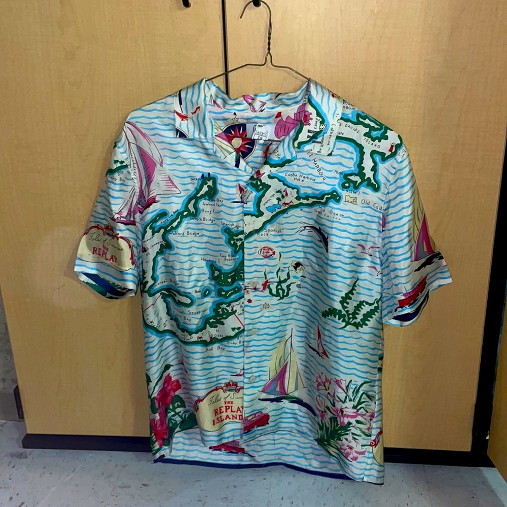 OFY Silk Beach Shirt short sleeve with map design
